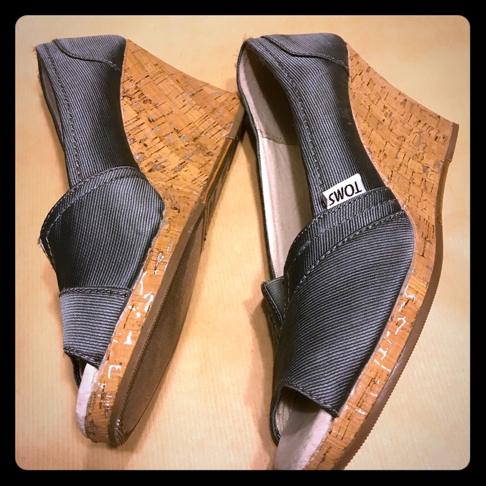 Toms | platinum gray wedge | grosgrain | size 7.5